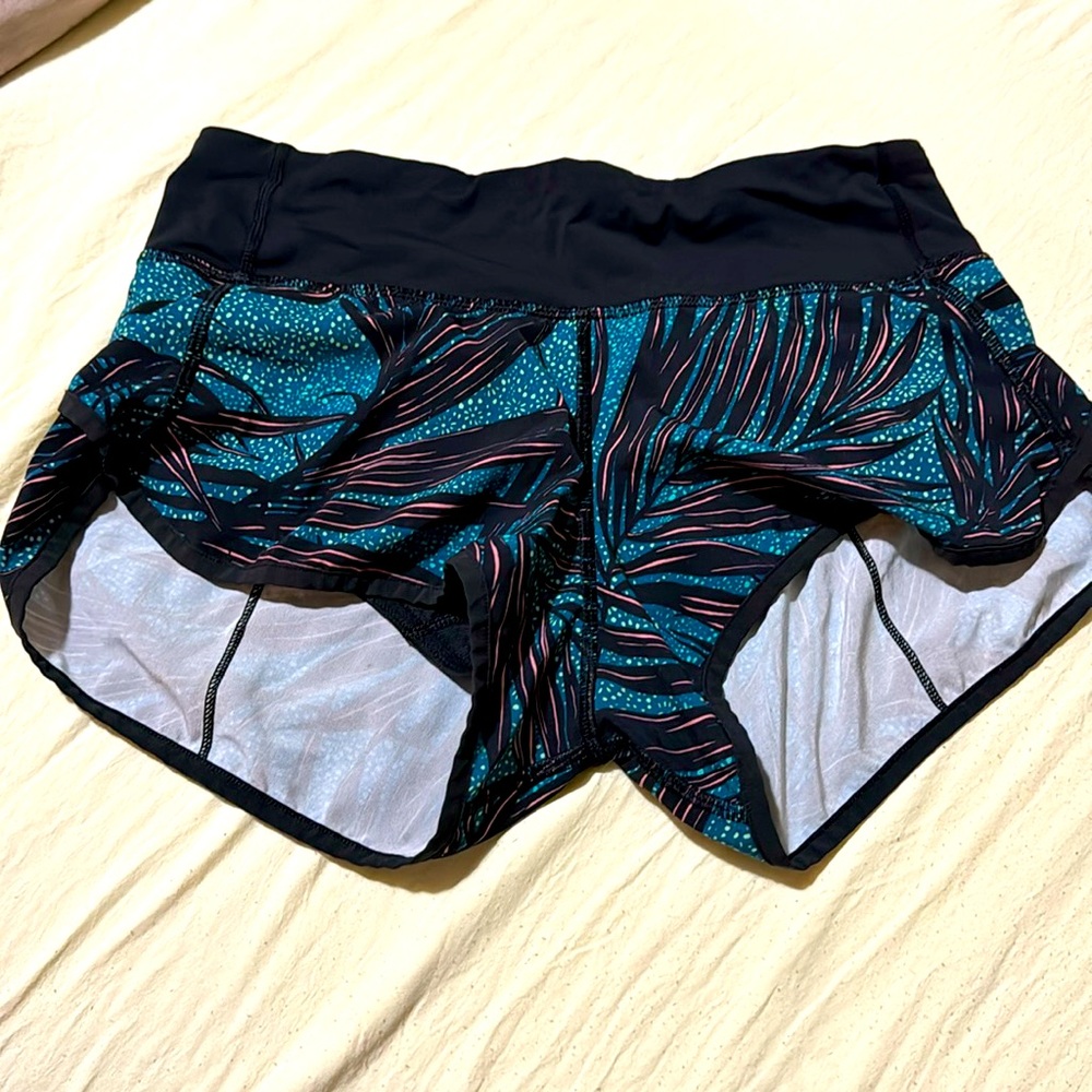 Lululemon Speed Shorts Tofino Palm Lace Size 2